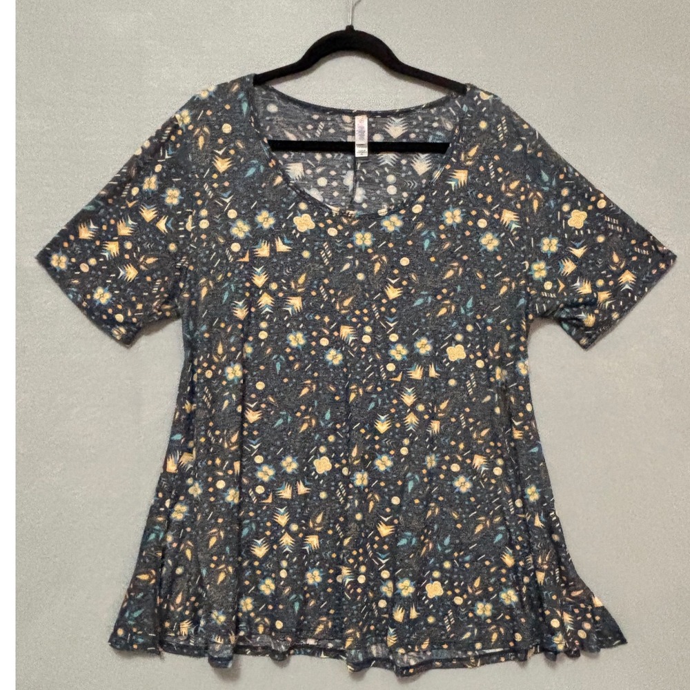 LuLaRoe Irma Tunic Top Womens XL Gray Floral Geometric Short Sleeve High Low Hem